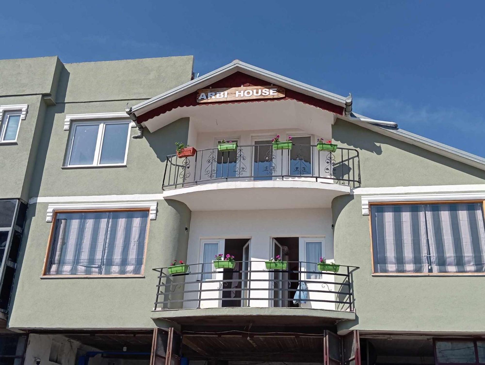 Arbi Guest House Kukes Экстерьер фото